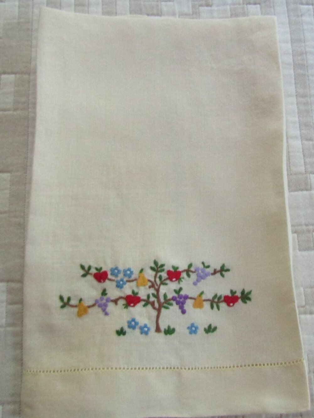 Vintage Embroidered Linen Guest Towel Floral Pale Yellow 19 x 9"